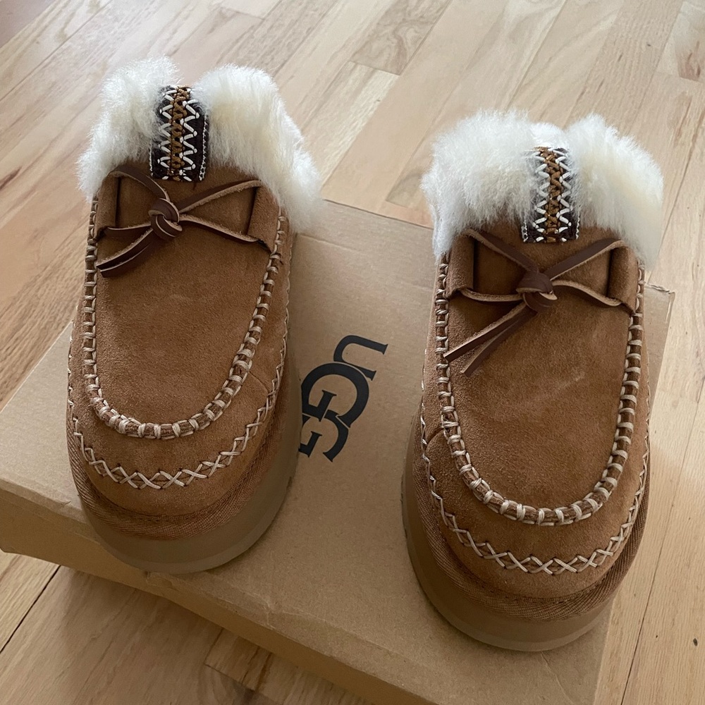 UGG Disquette Alpine Slippers Size 7